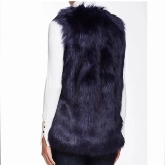 Romeo & Juliet Couture Fur Vest - Picture 2 of 7